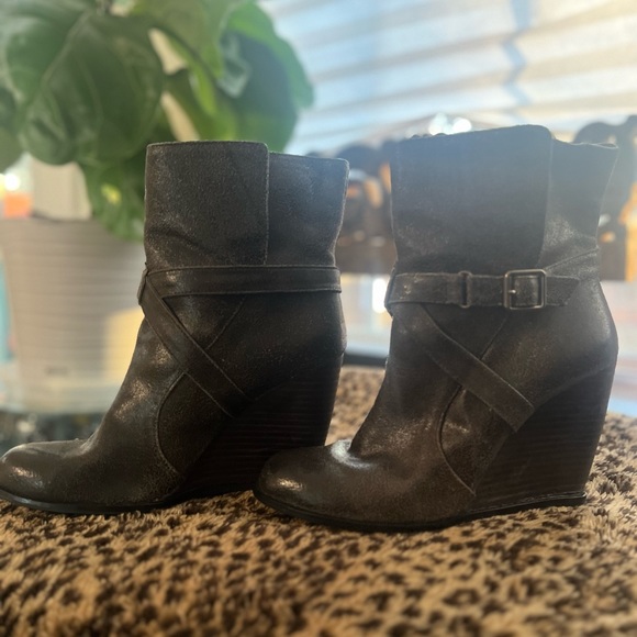 BCBG distressed Gray buckle wedge ankle boots - Picture 4 of 7